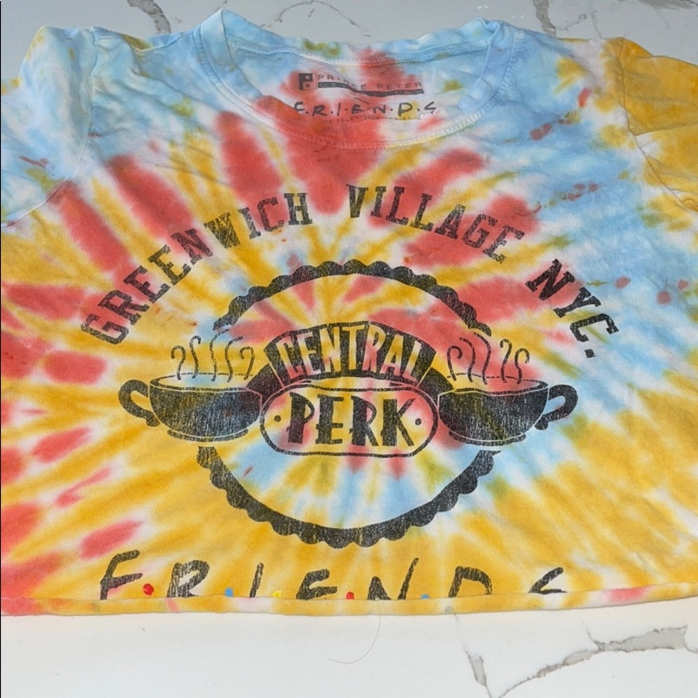 friends cropped tee